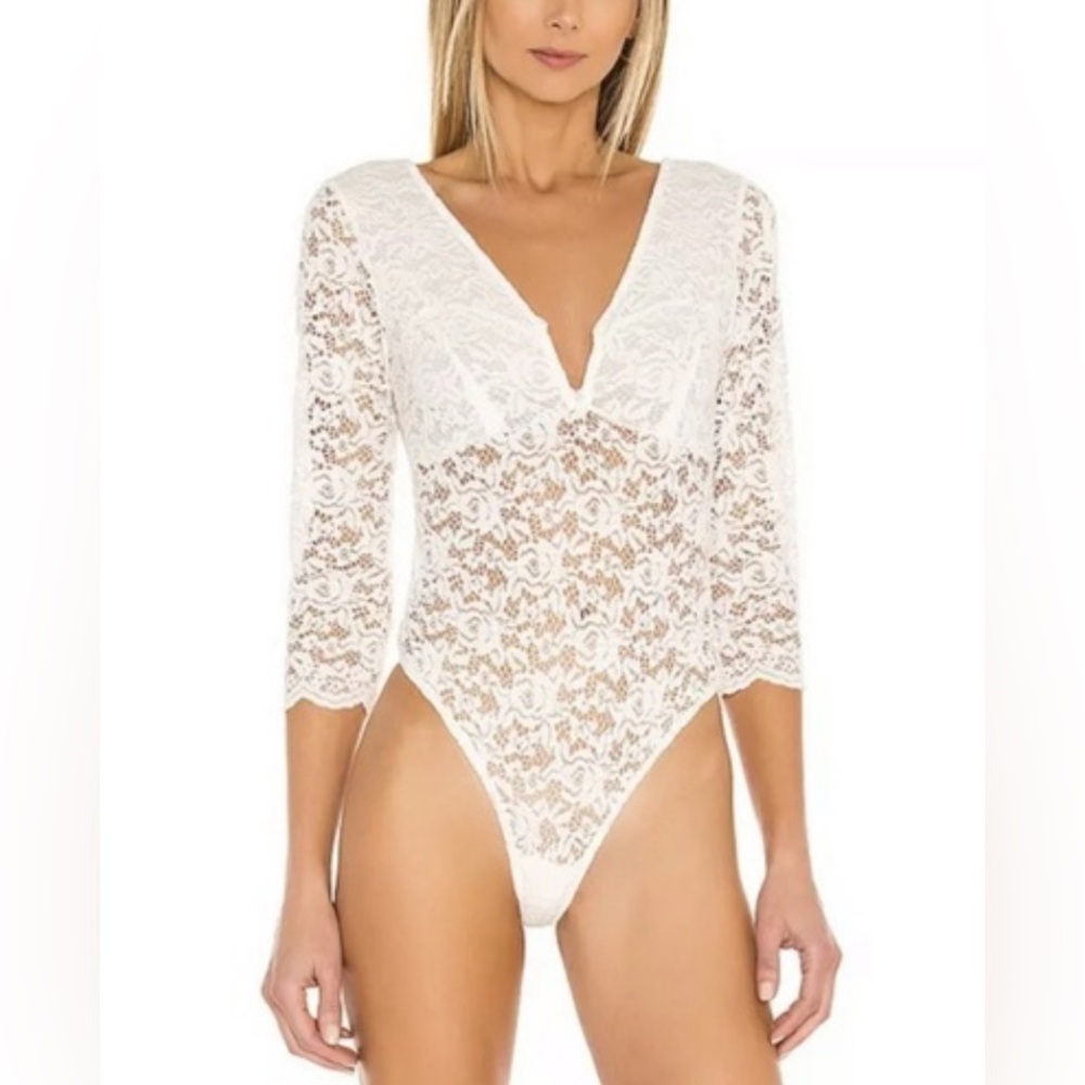 BCBG lace bodysiit
